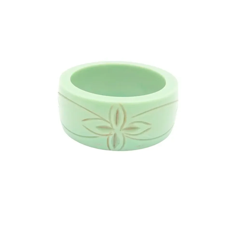 Vintage 1930s–40s Carved Mint Green Bakelite Bangle